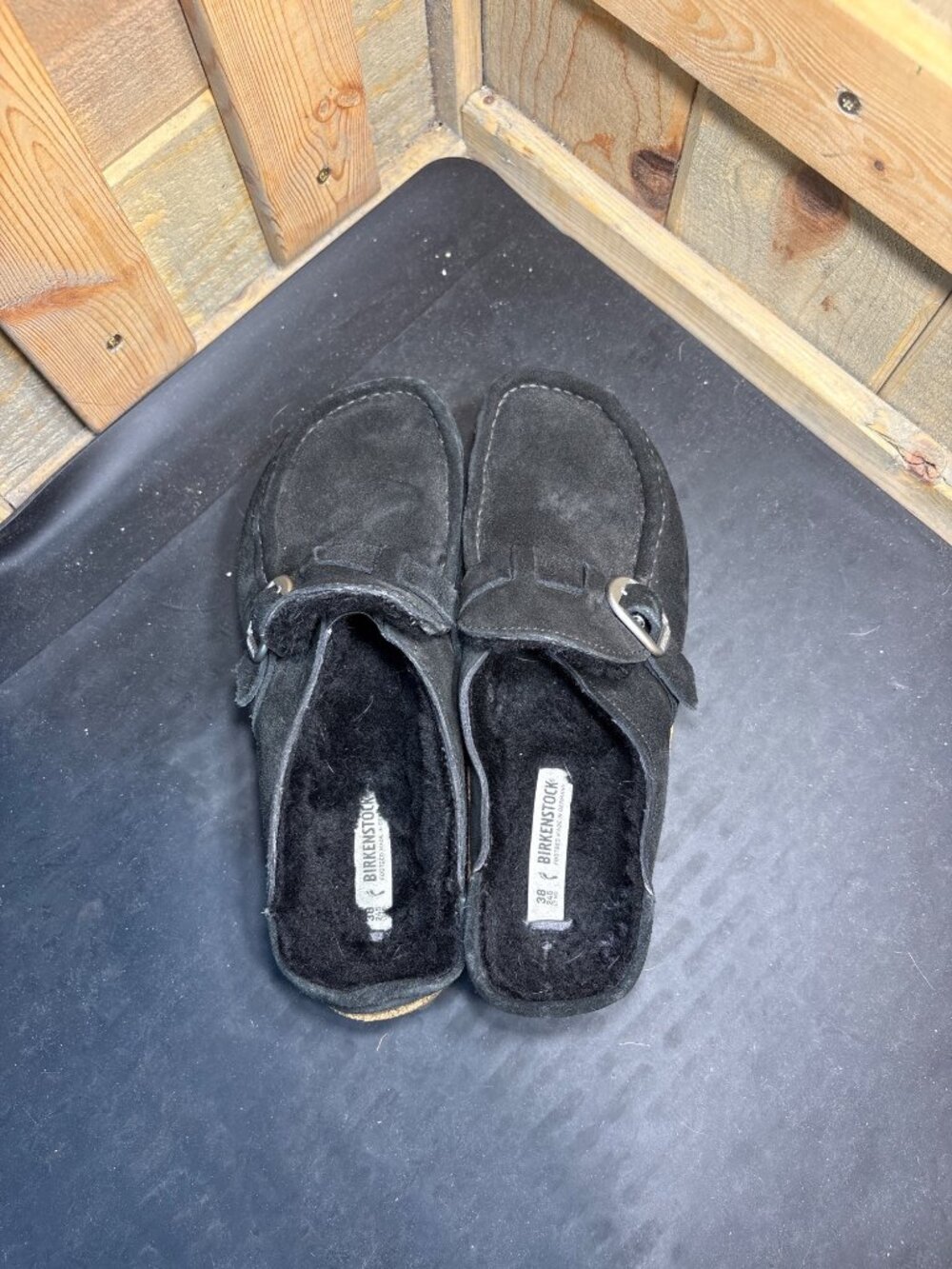 Birkenstock Buckley Black Suede Shearling Clog Unisex Size US W7 US M5 EU 38 - Picture 3 of 11